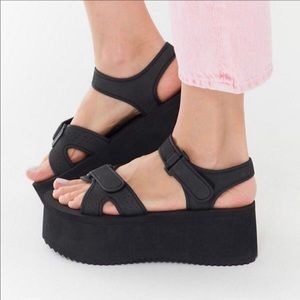 UO Platform Sandal NWOT